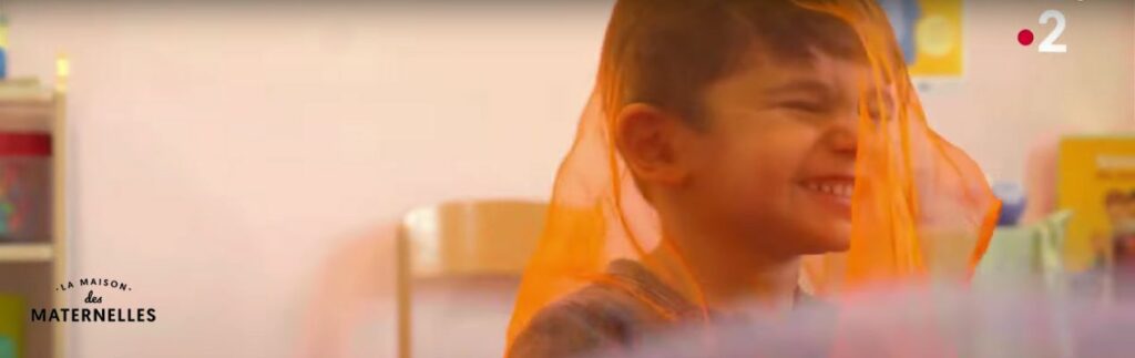 Un enfant participe au programme Fri for mobberi