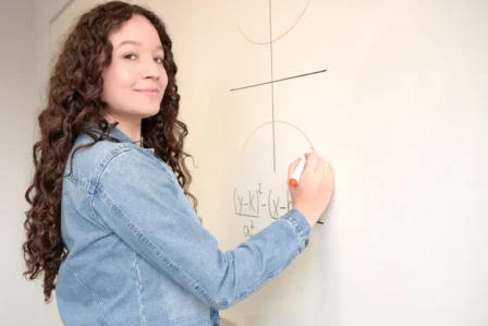 Jeune fille maths